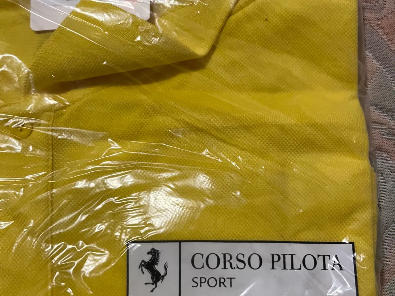 Billede 4 - T-  Shirt gul og hvid 