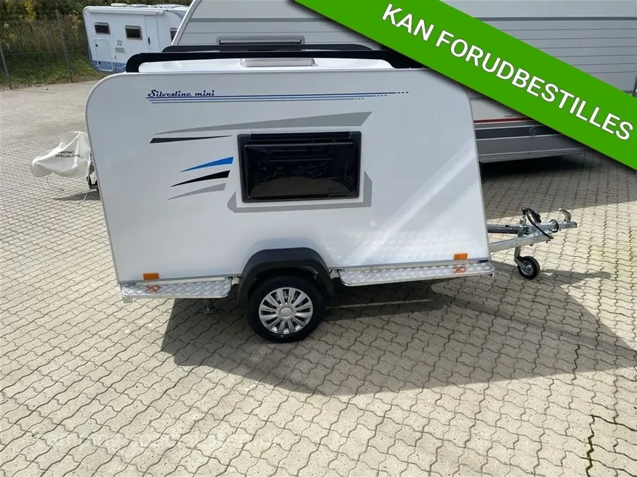 Billede 1 - 2025 - Tomplan Silverline Mini    NY Mini campingvogn Den populære Silverline i model 2025 - dobbelt seng - Camping-Specialisten.dk