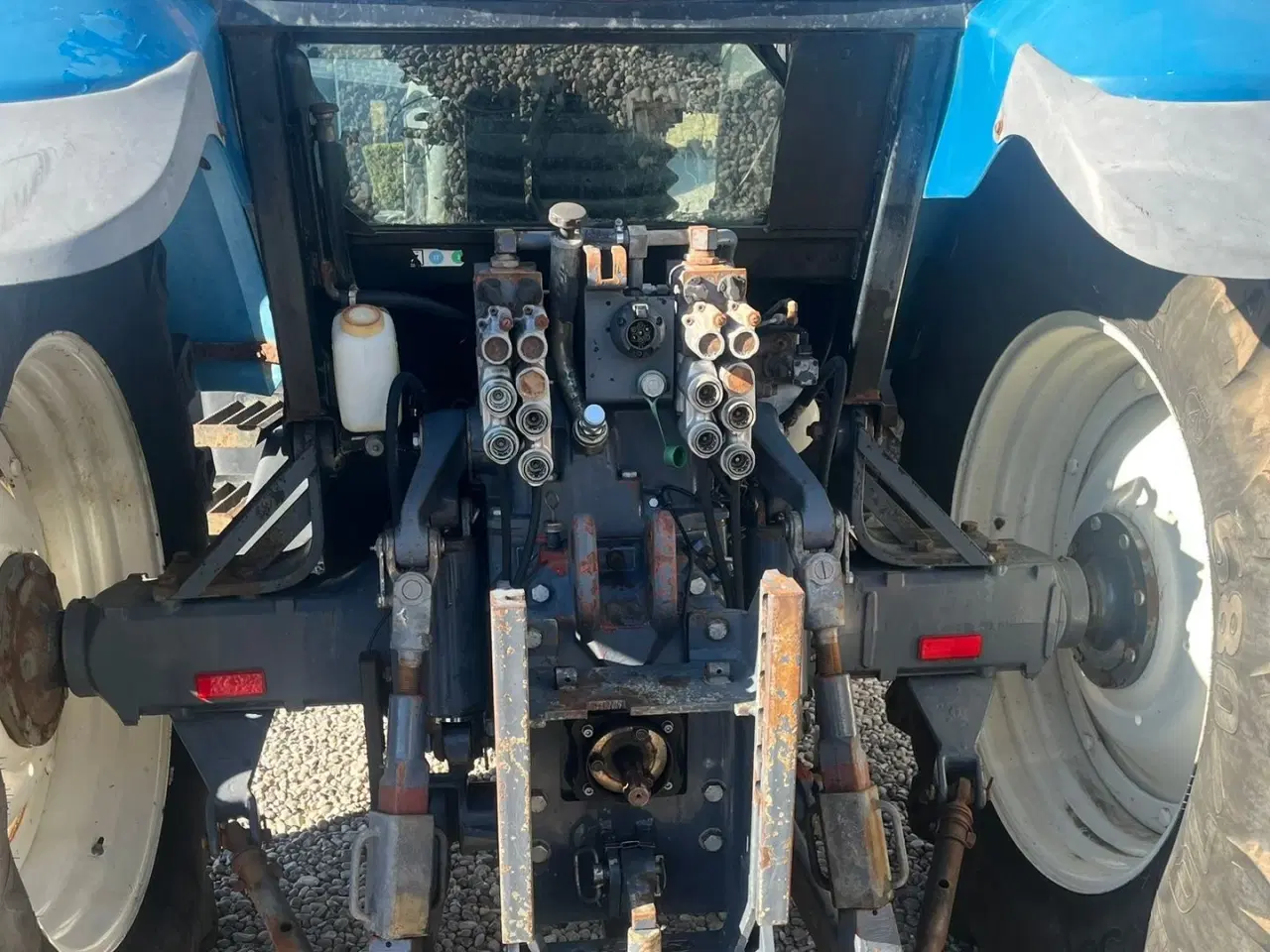 Billede 8 - New Holland 8360 med 4stk fabriksnye dæk til.  Super stærk traktor.