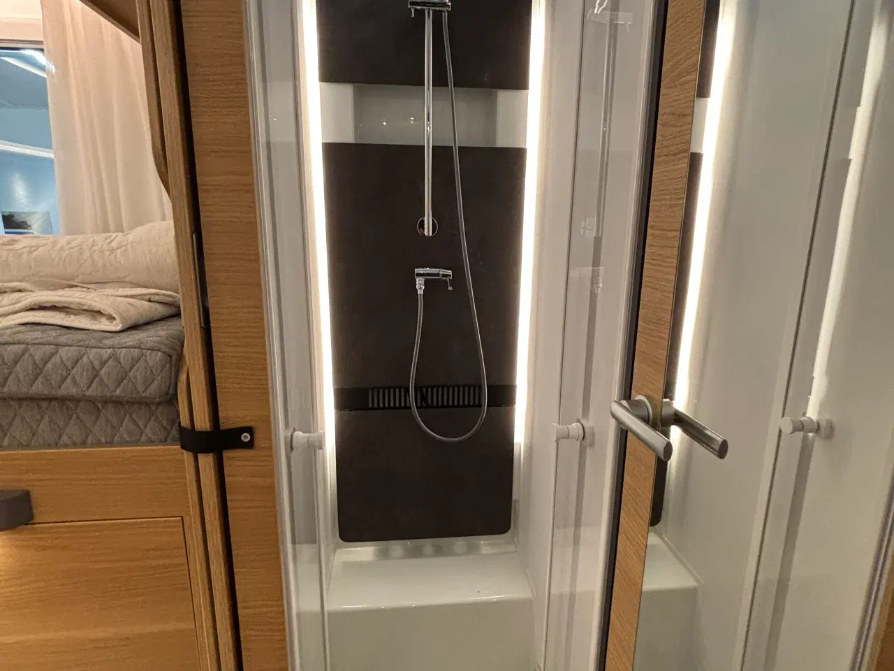 Billede 7 - Autocamper til salg - Adria Sonic I 700 SL Plus