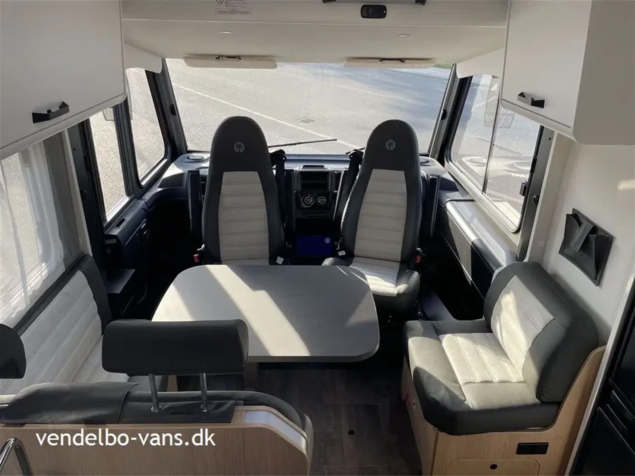 Billede 11 - 2024 - SunLight I 69 L Adventure Edition Integreret Adventure Edition med fritstående Queens Bed over garagen