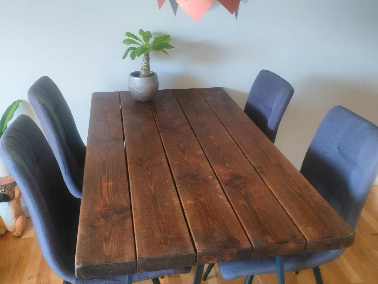 Billede 1 - Spisebord med stole