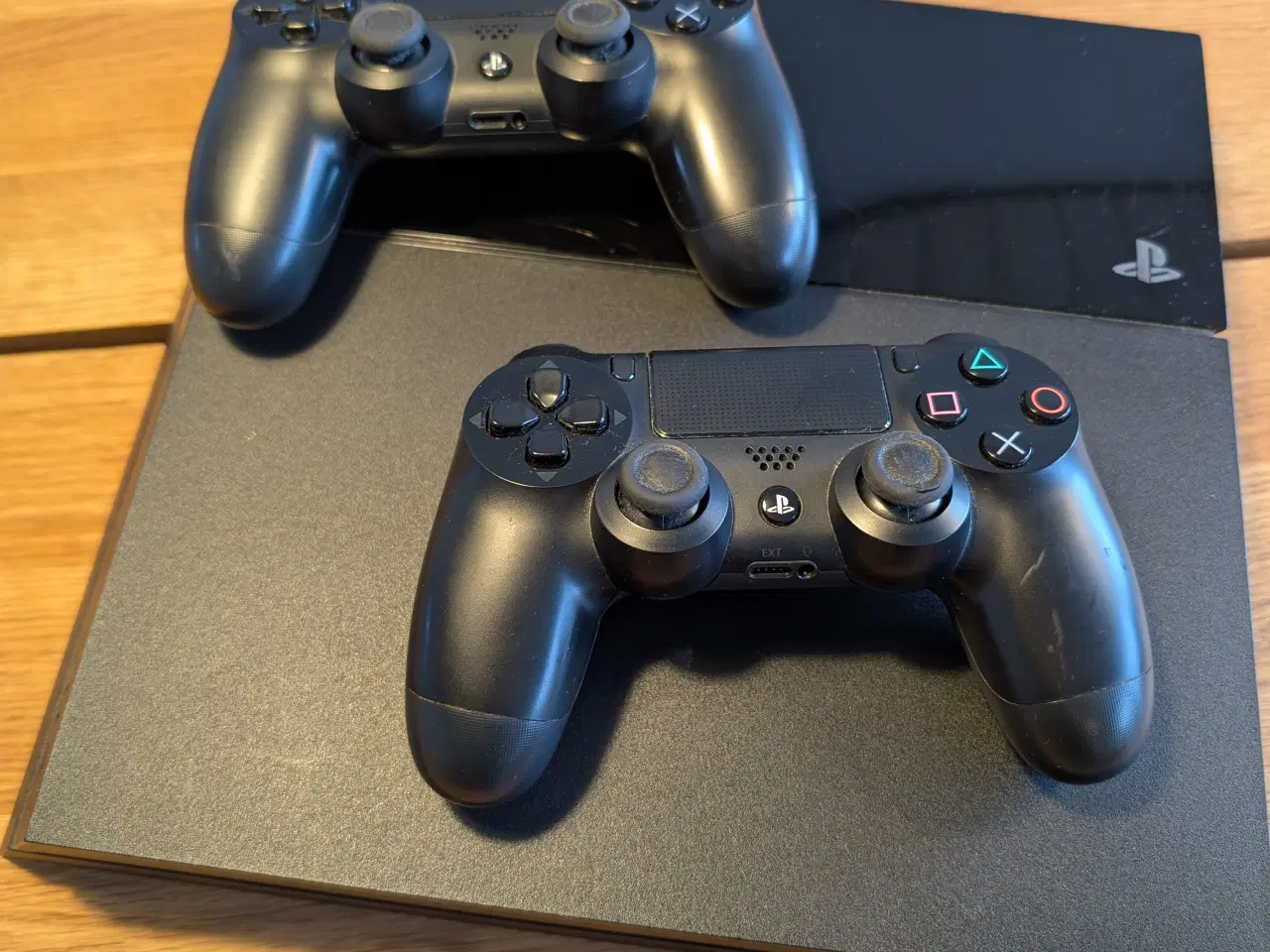Billede 1 - Playstation 4 med 2 controllers
