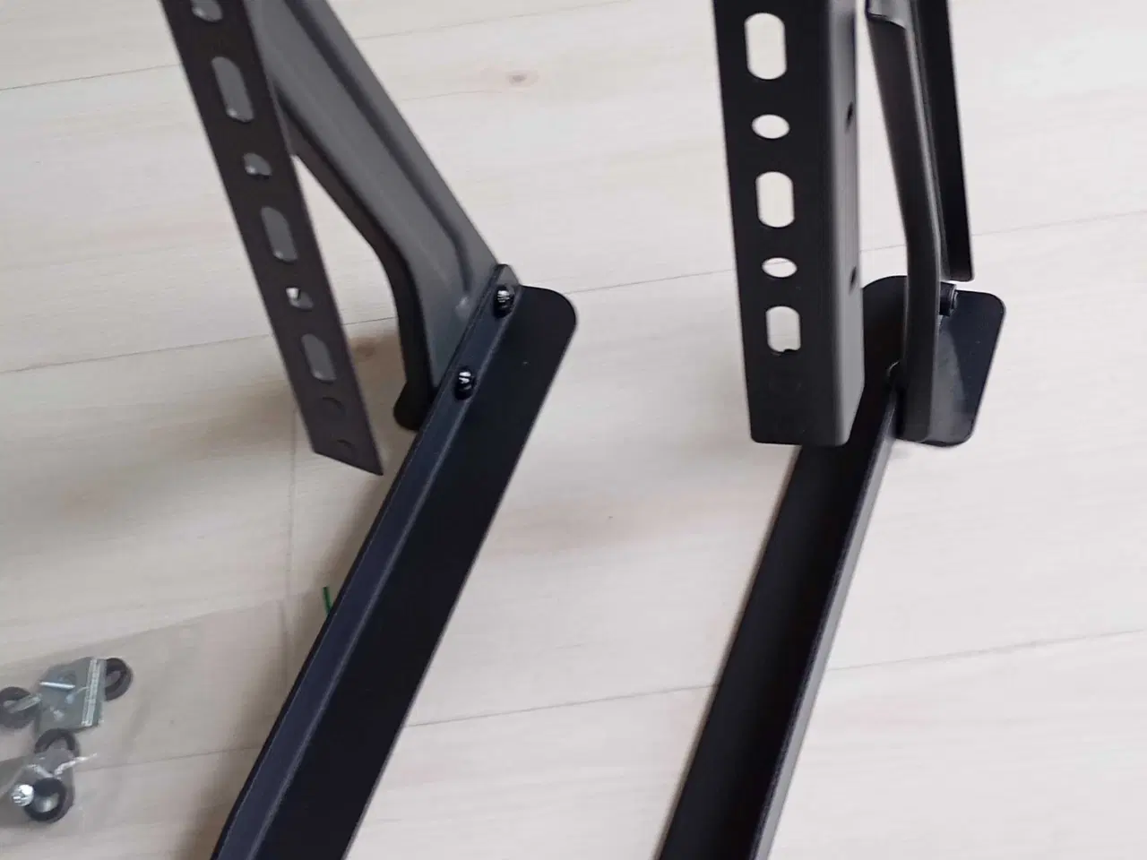 Billede 3 - Tv fødder. Tv-stander.