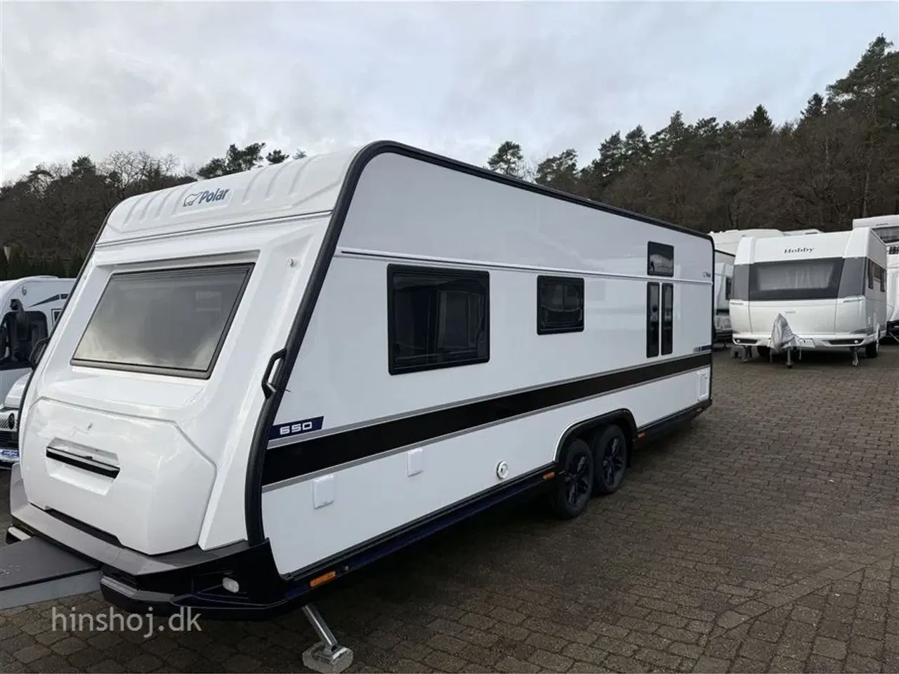Billede 19 - 2026 - Polar BQDA 650 Black Edition    Polar vintervogn med en dejlig fritstående dobbeltseng fra Hinshøj Caravan