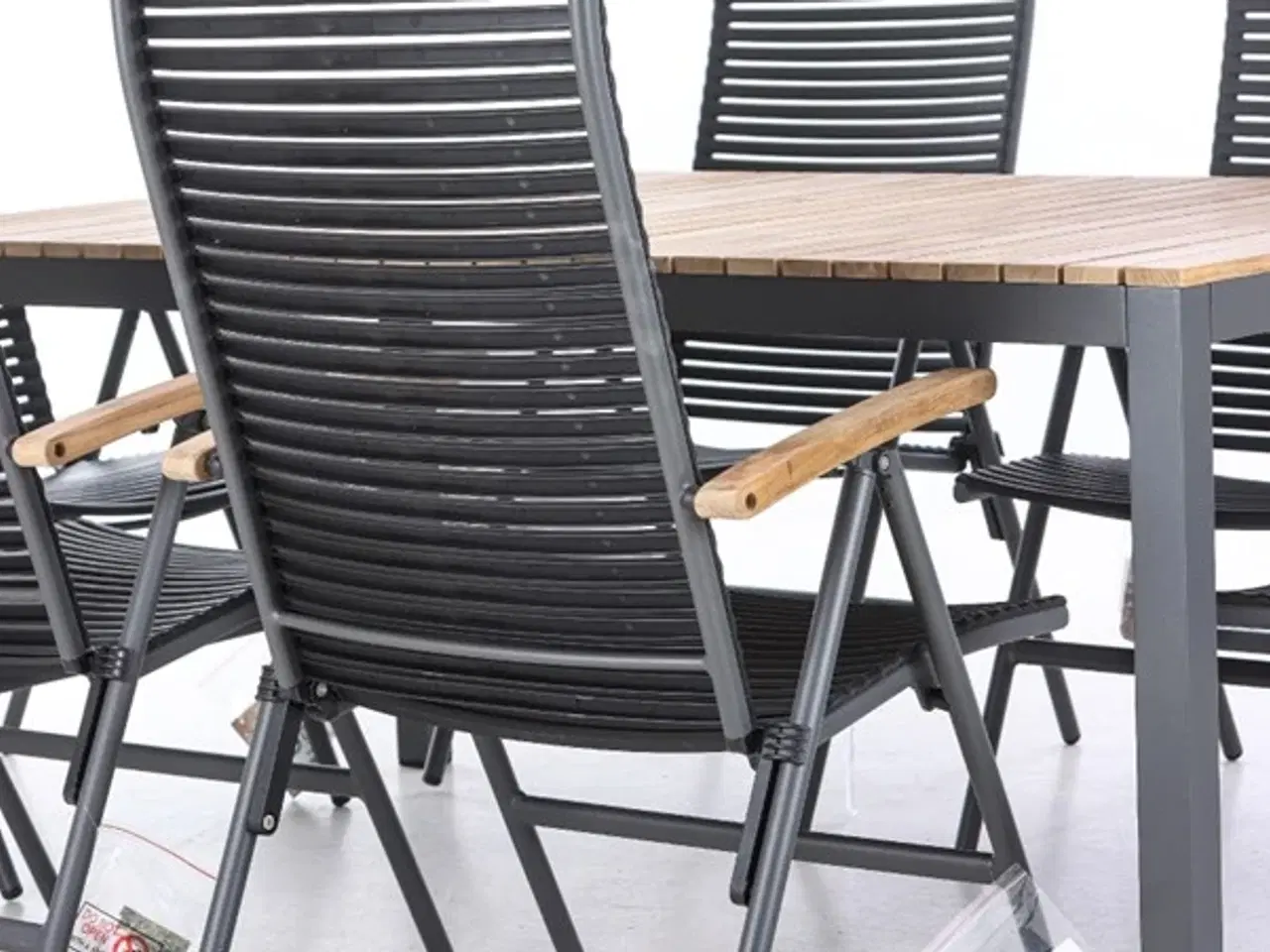 Billede 3 - Havebord samt seks stole