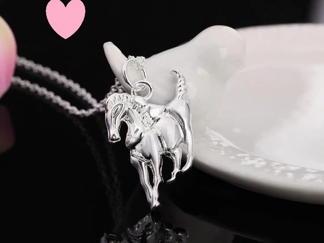 Billede 1 - * Smukkeste halskæde med heste-vedhæng - i Tibetan