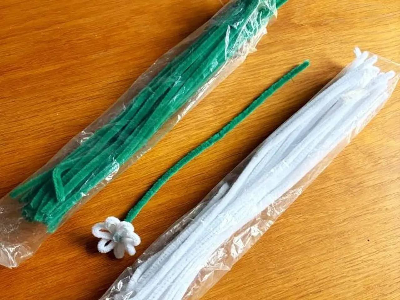 Billede 1 - Gør det selv - piberensere til krea - hvid og grøn