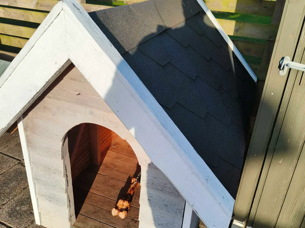 Billede 1 - Solidt bygget Hundehus 