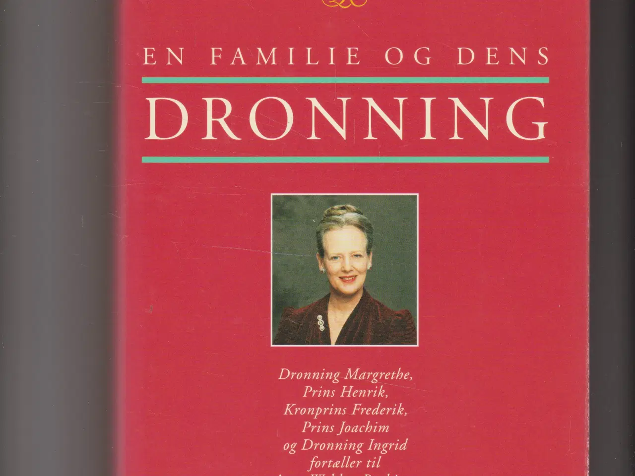 Billede 1 - En familie og dens Dronning