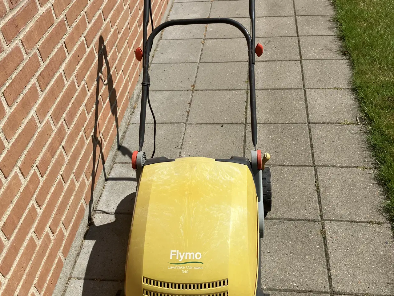 Billede 1 - Flymo mosfjerner med opsamler