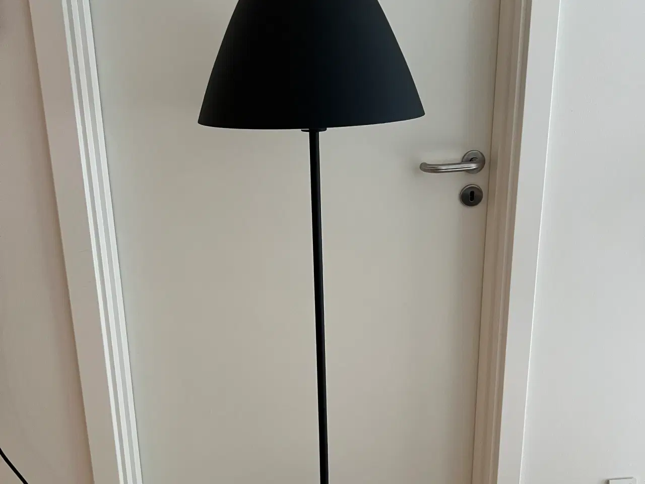 Billede 1 - Flot sort Trap gulvlampe