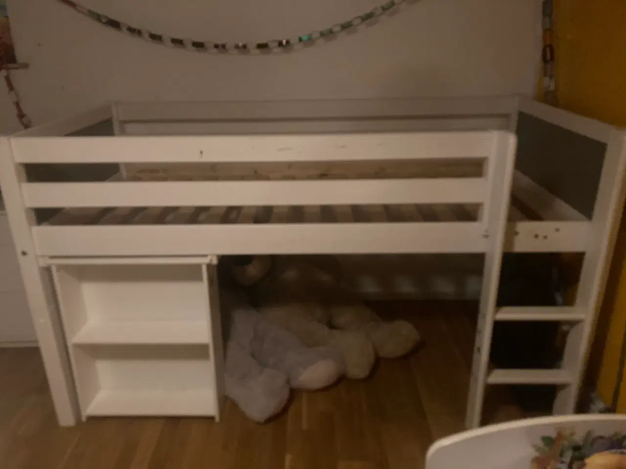 Billede 2 - Halv høj seng med skrivebord