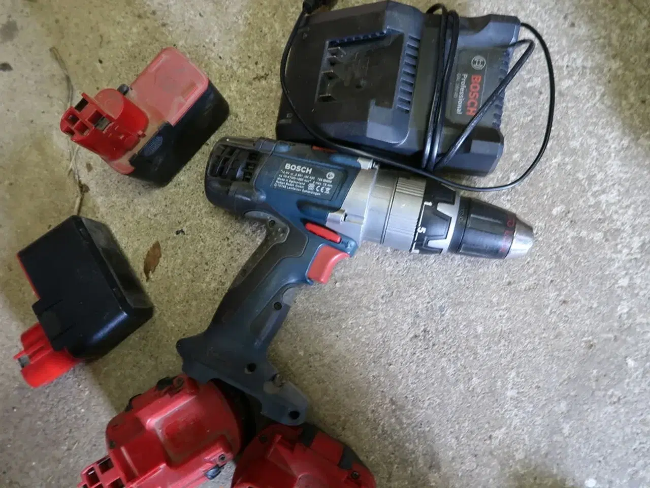 Billede 3 - 2 stk. akku bore/skruemaskiner BOSCH med div. Batterier og lader