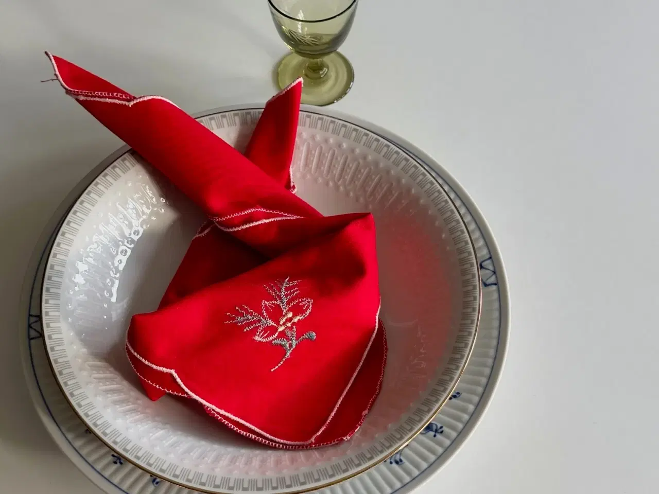 Billede 2 - Røde stofservietter m motiv, 8 stk samlet