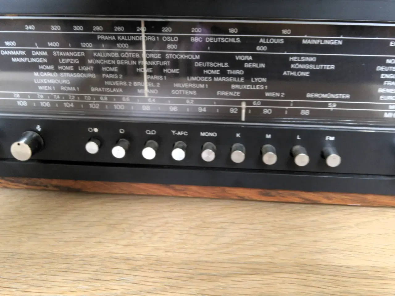 Billede 4 - Velholdt gammel FM-radio i palisander, B & O