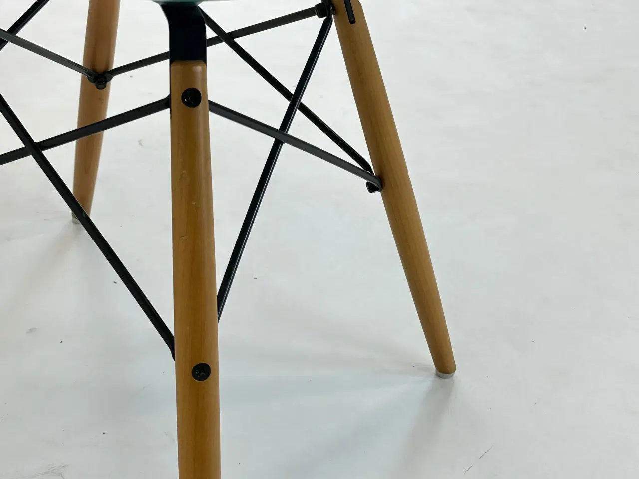 Billede 9 - Sæt af Vitra Eames DSW Stole (Sea blue)