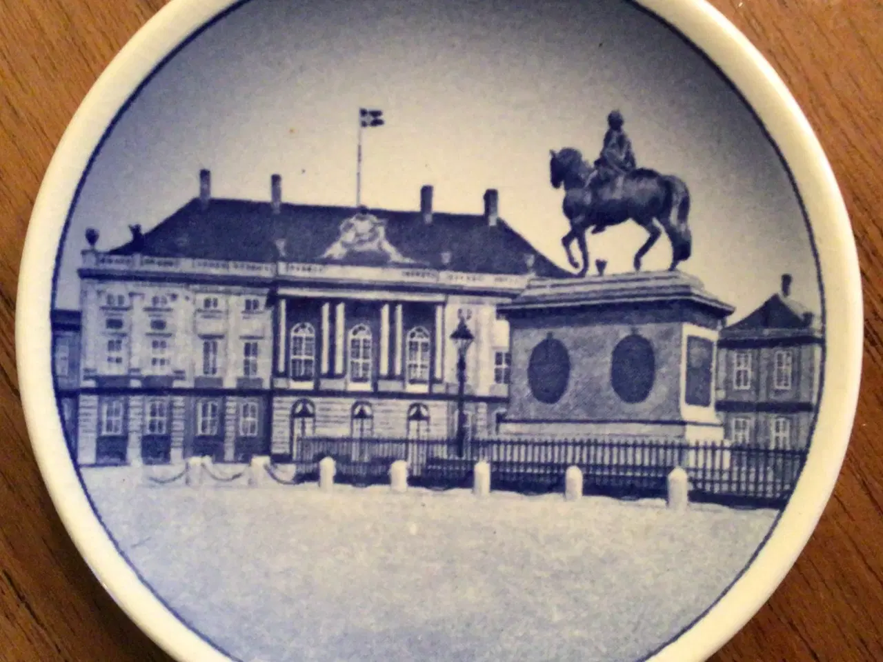 Billede 1 - Askebæger m. Amalienborg slot