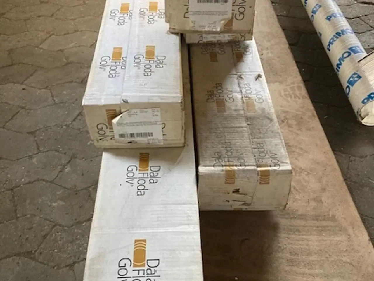 Billede 1 - Hvidpigmenteret fyrretræsgulv