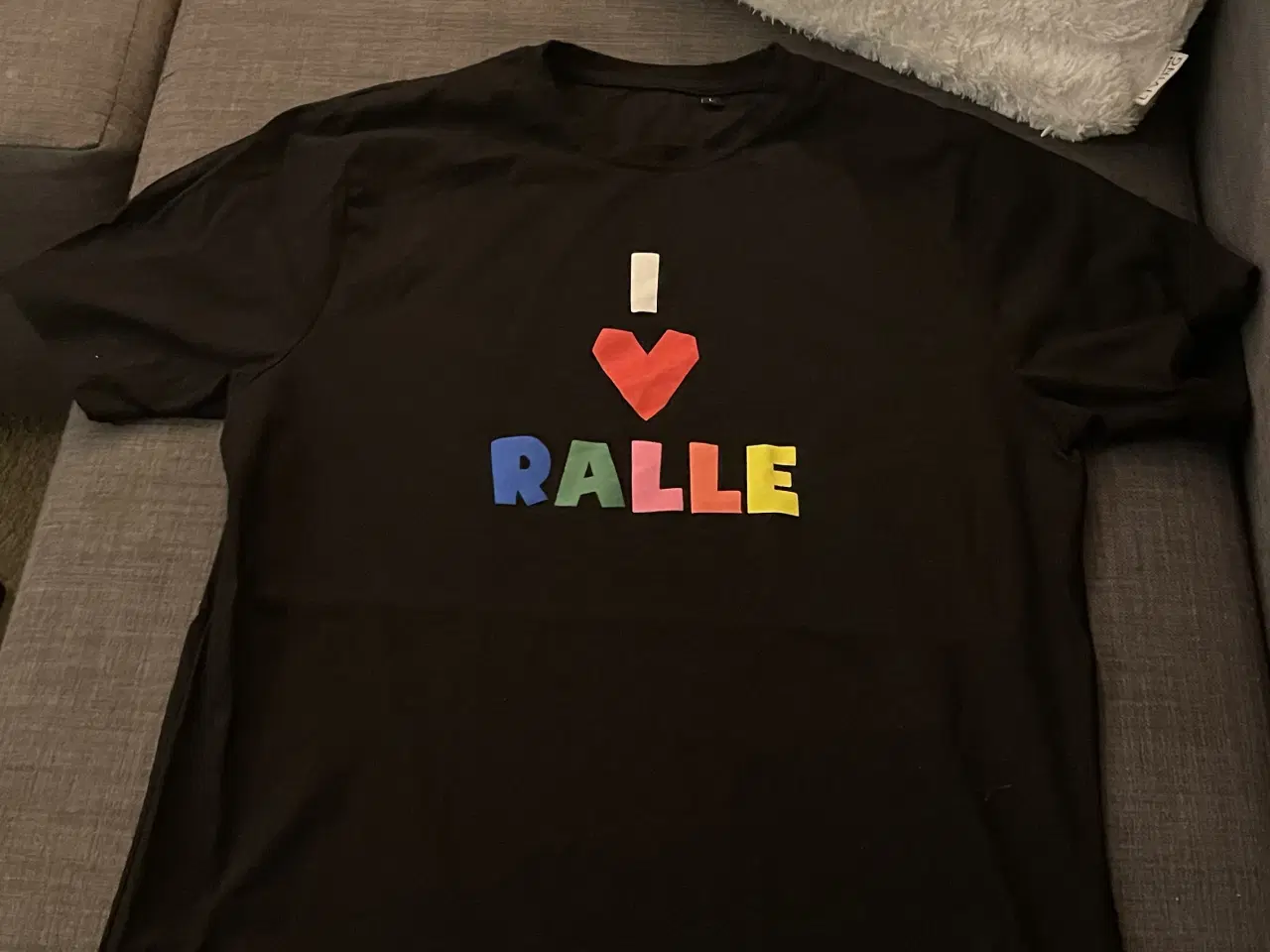 Billede 1 - I <3 Ralle black tee