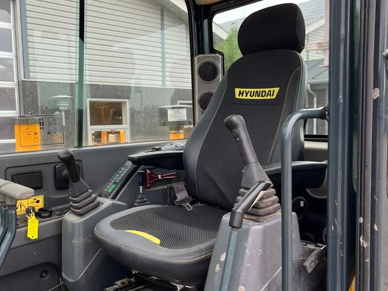 Billede 3 - Hyundai HX55 Med Hydrema skifte og centralsmørring og grab-klo på. Udlejes, også med forkøbsret.