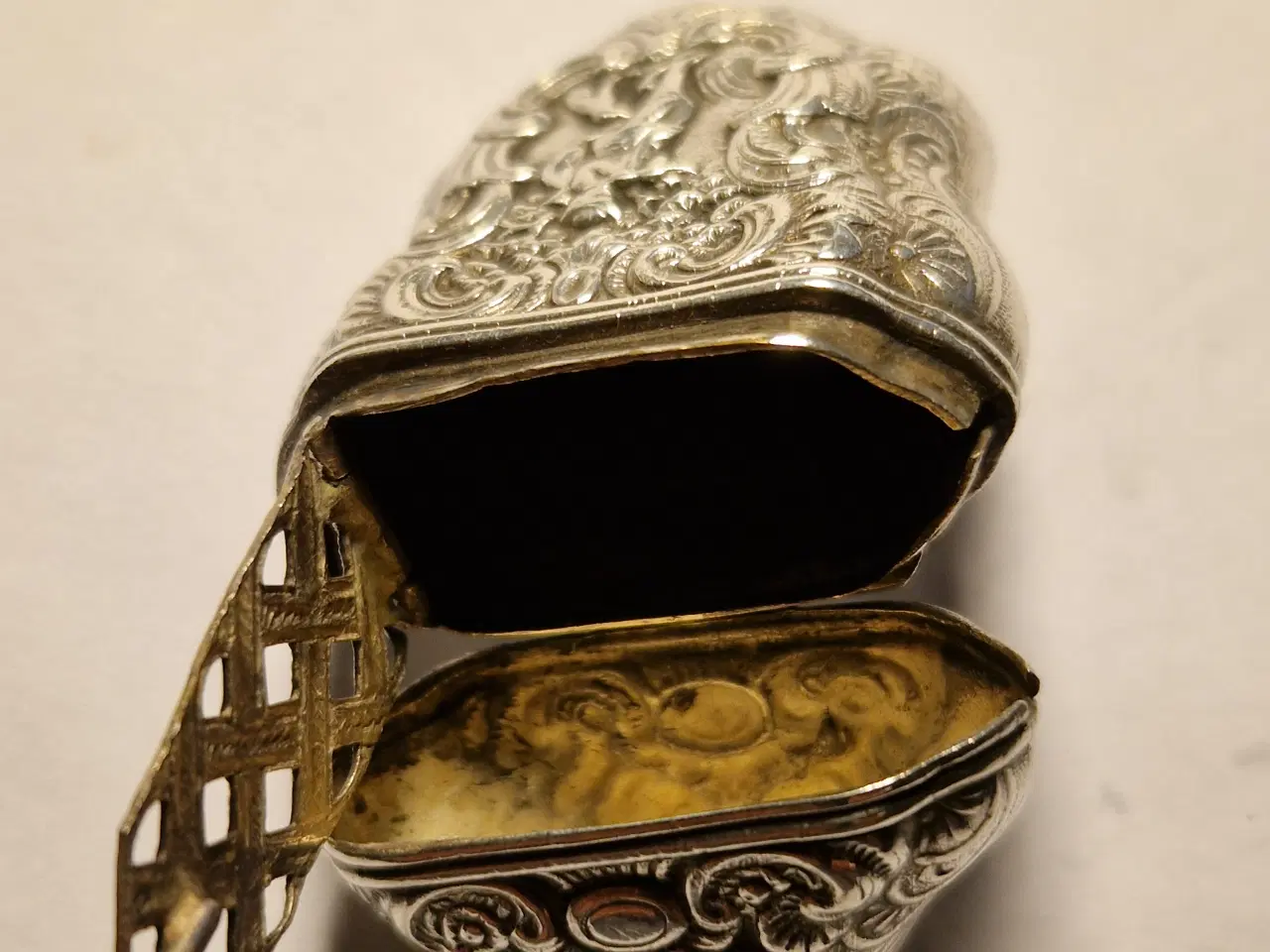 Billede 3 - Hovedvandsæg i sølv med ring til halskæde