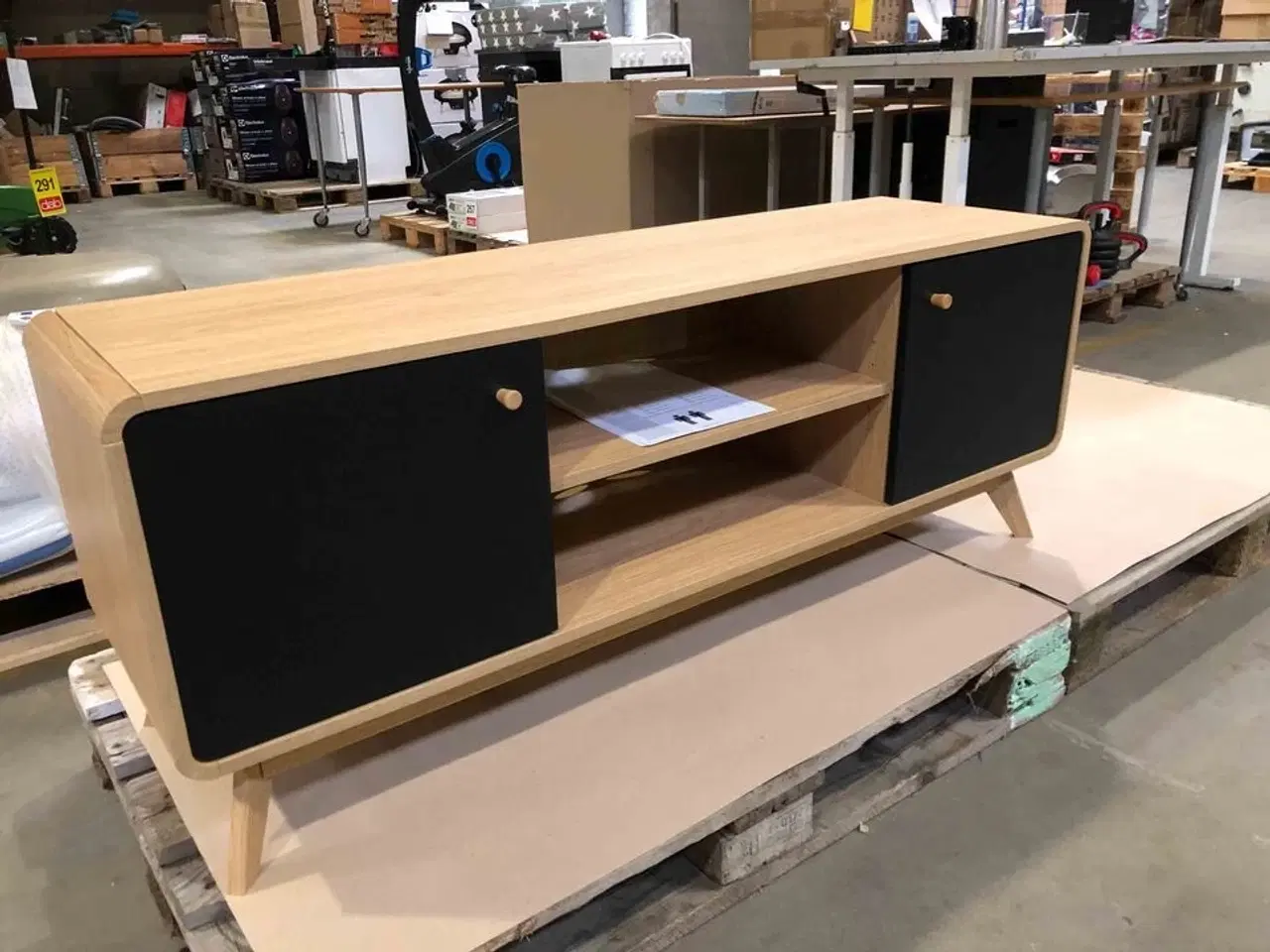 Billede 3 - Caitlin TV-bord - egetræslook og sort