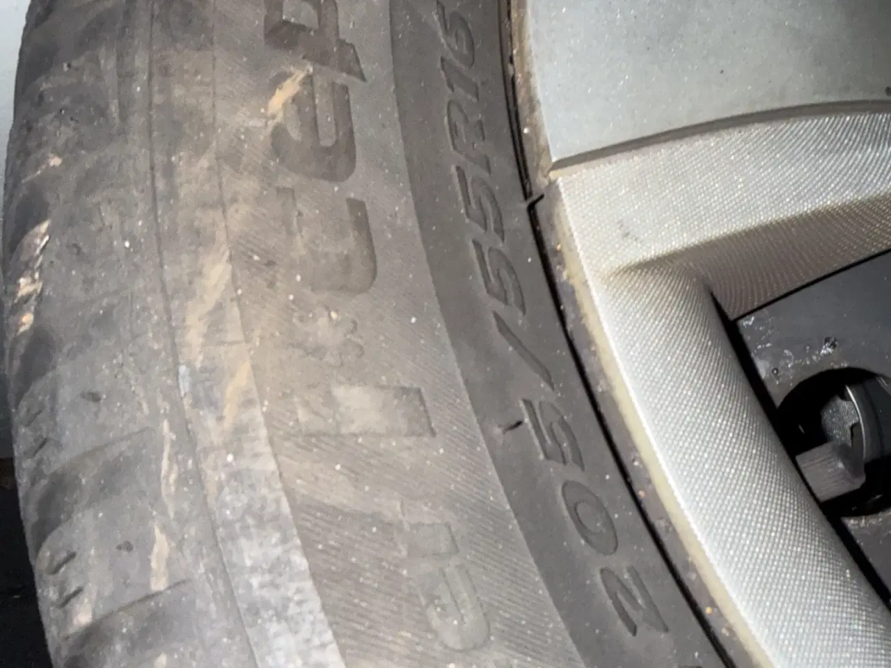 Billede 3 - Vinterdæk på stålfælge inkl. original clio hjulkap