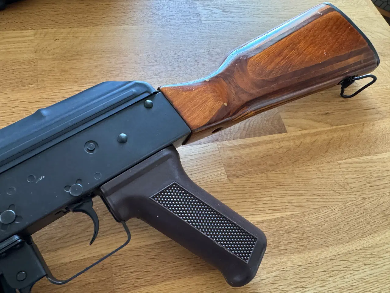 Billede 7 - Airsoft AK-47 riffel i fuld metal og træ