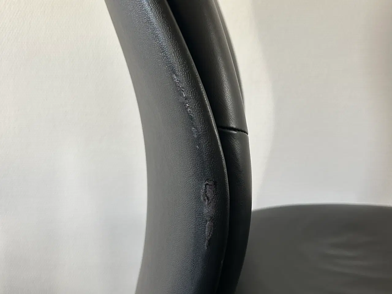 Billede 8 - Kvalitetskontorstol i sort skind. 