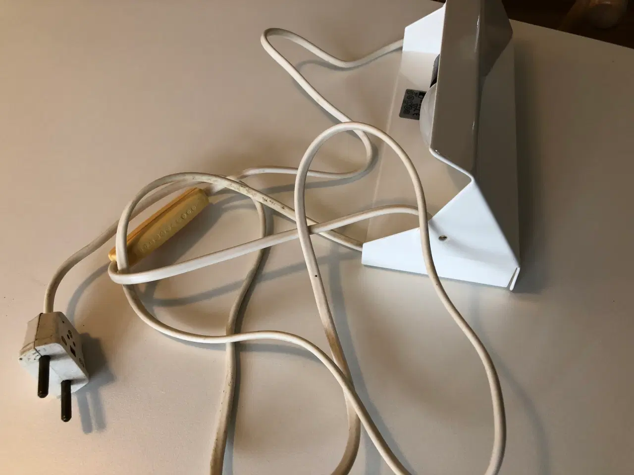 Billede 3 - Flot retro sengelampe i hvid