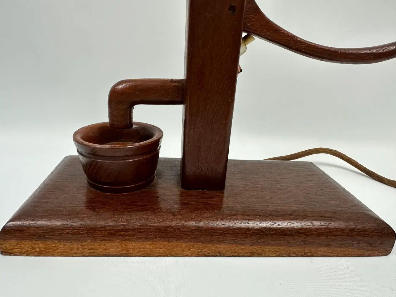 Billede 3 - Retro bordlampe i teak designet som brønd