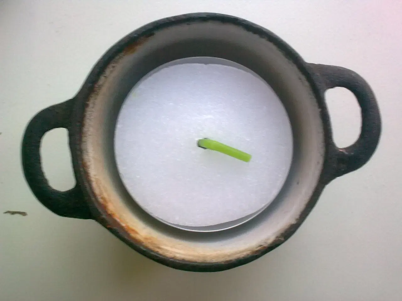 Billede 5 - Baby kigger i bund af gryde... X = Lys forude