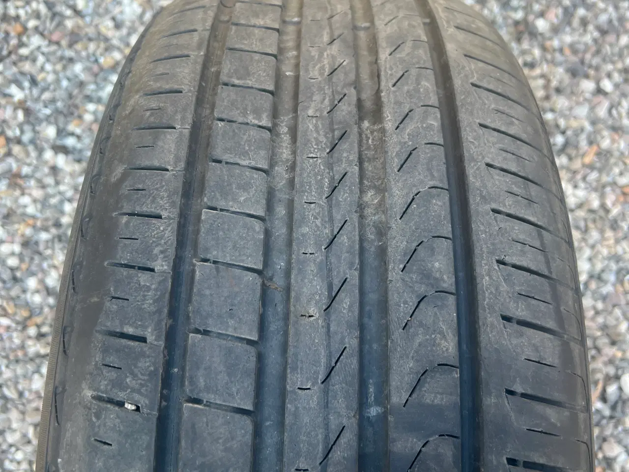 Billede 8 - Næsten nye sommerdæk fra Pirelli – kun kørt 12.000