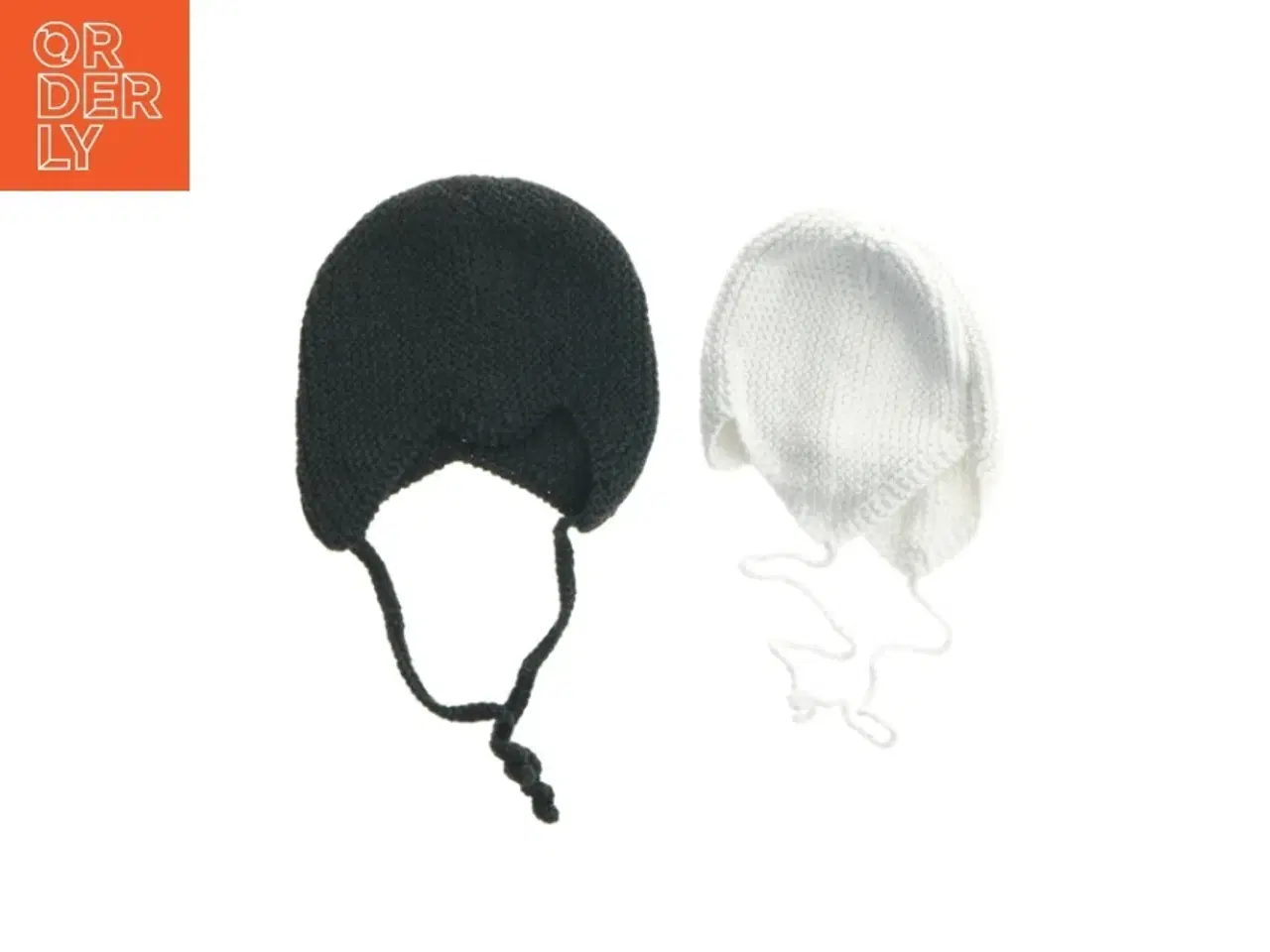 Billede 2 - Strikkede babyhuer i sort og hvid fra Mama Aisha (str. 15. og 13. cm)