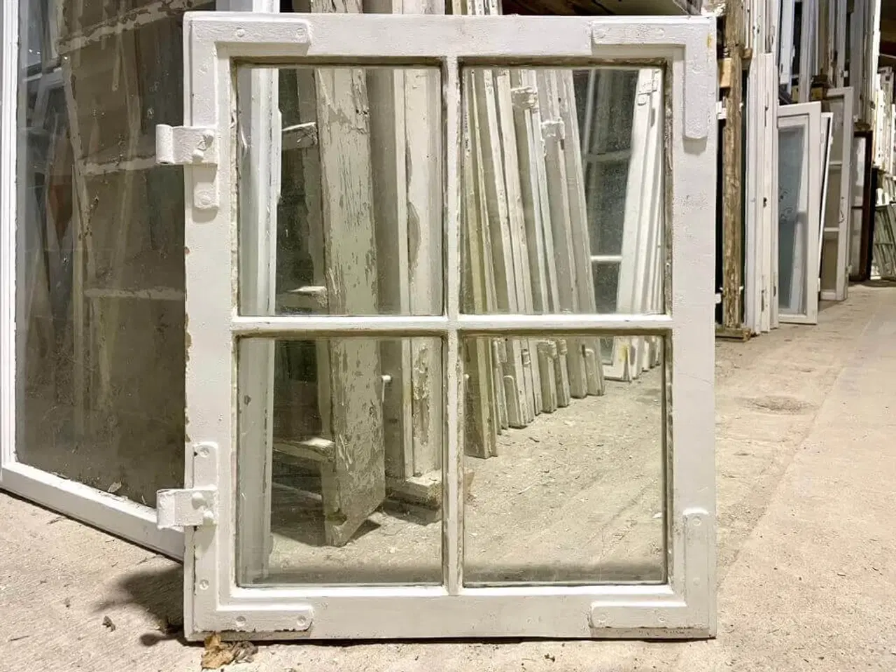 Billede 1 - 4-ruders vinduesramme fra ambassade