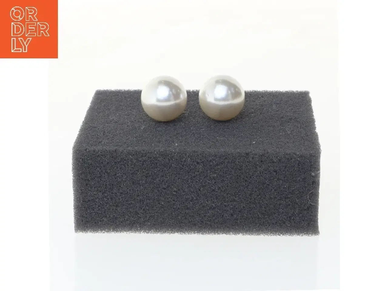 Billede 1 - Perleøreringe med sten (str. 2 cm)