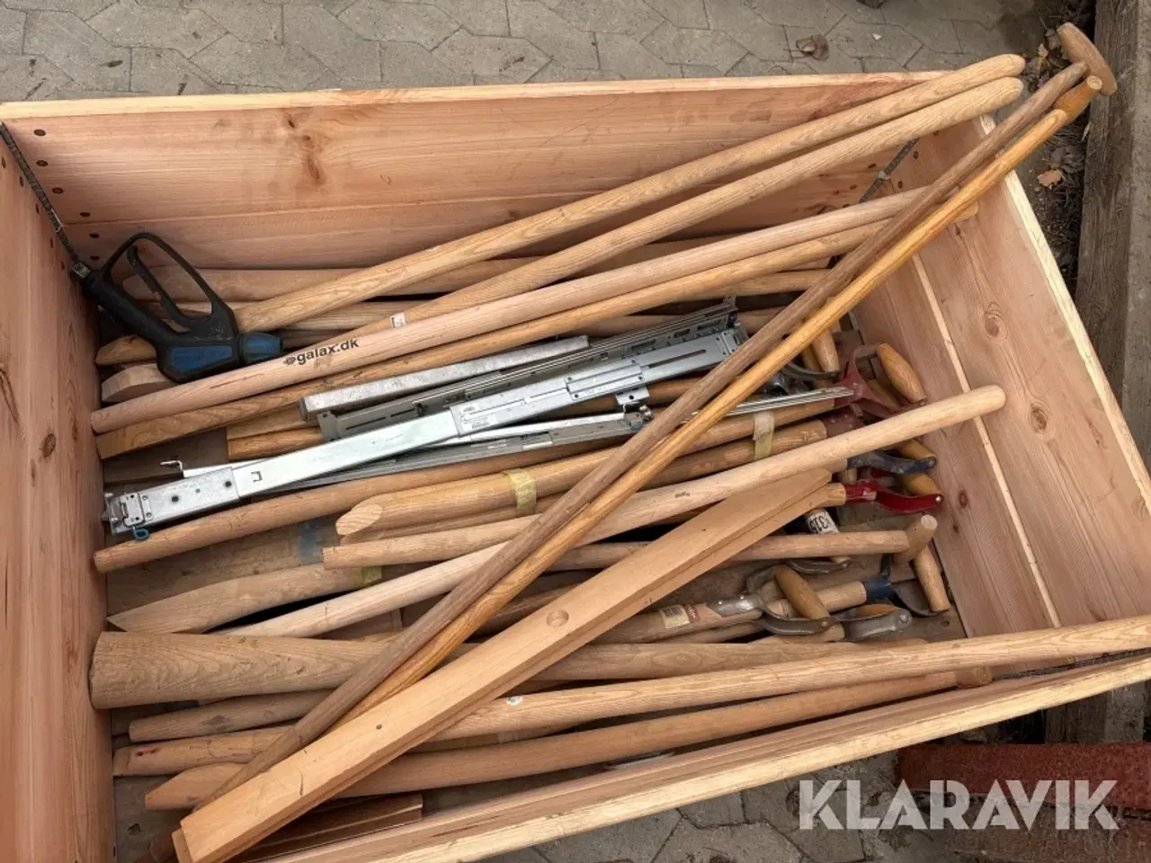 Billede 10 - Assorteret jern og træskafter - 2 paller