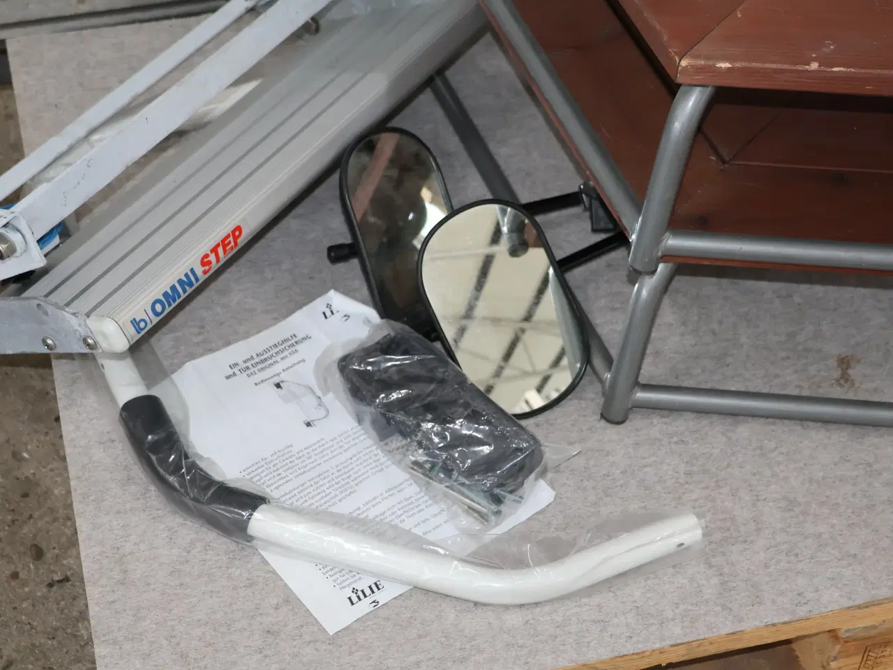 Billede 7 - 2 Stk Penta trappetrin, Kampa gulv, gelænder mm...