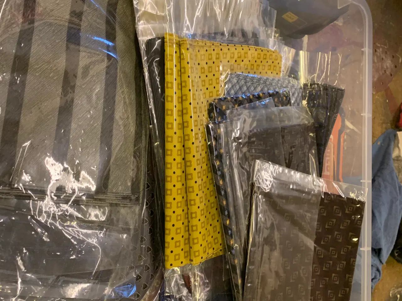 Billede 1 - Silke tørklæder ("Halsklude")