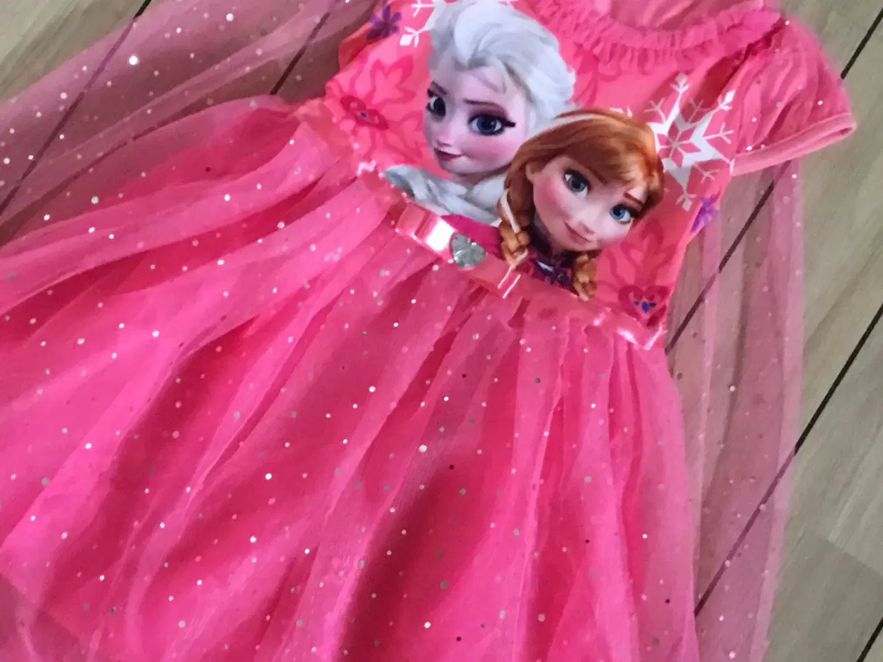 Billede 13 - Frost kjole + slør str. 110 med Elsa og Anna kjole