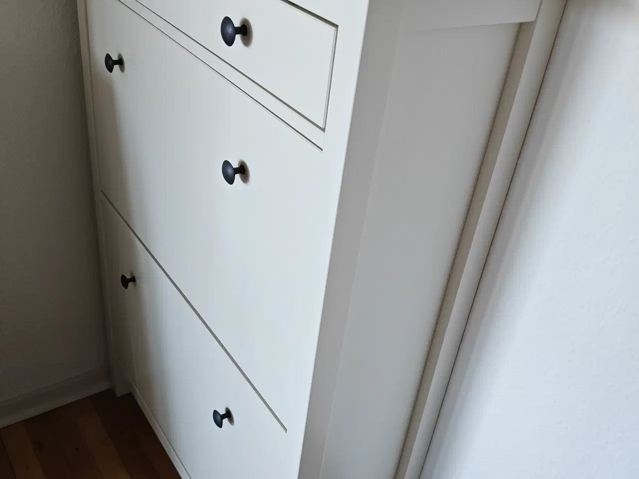 Billede 2 - Hvid Ikea Skoskab
