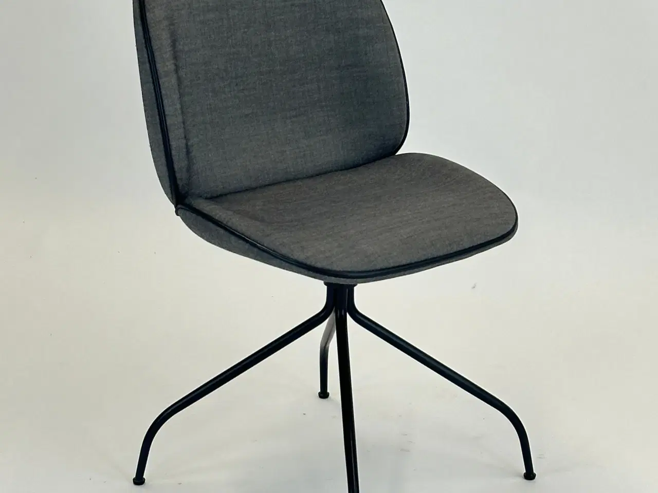 Billede 1 - GUBI | Beetle Meeting Chair (Grå)