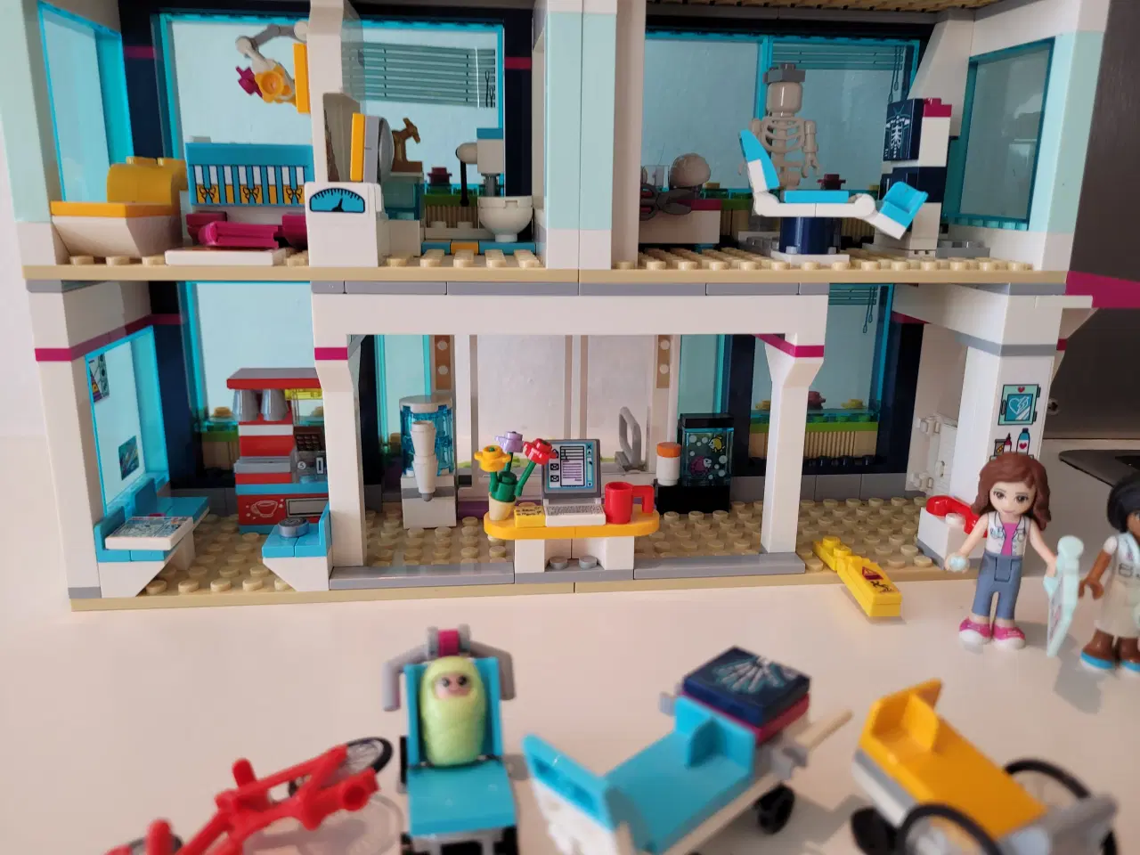Billede 5 - Lego Friends, 41318 - Heartlake hospital