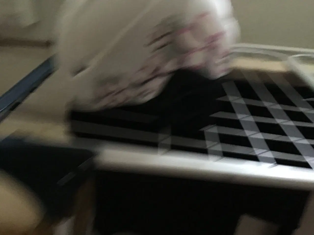 Billede 2 - Ski med stave og hjelm til kvinde str 140 cm