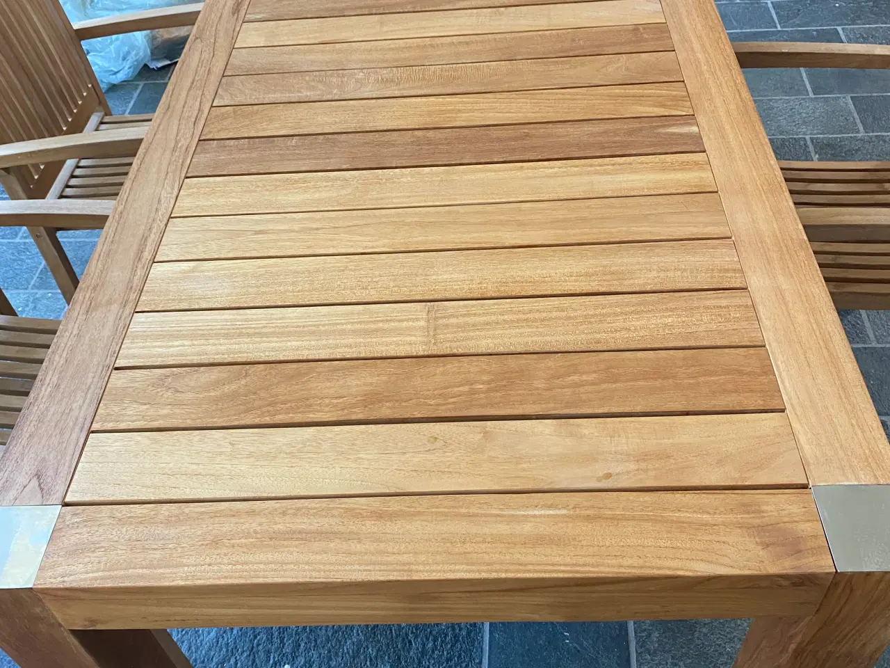 Billede 3 - Gedigent Havebord massiv Teaktræ