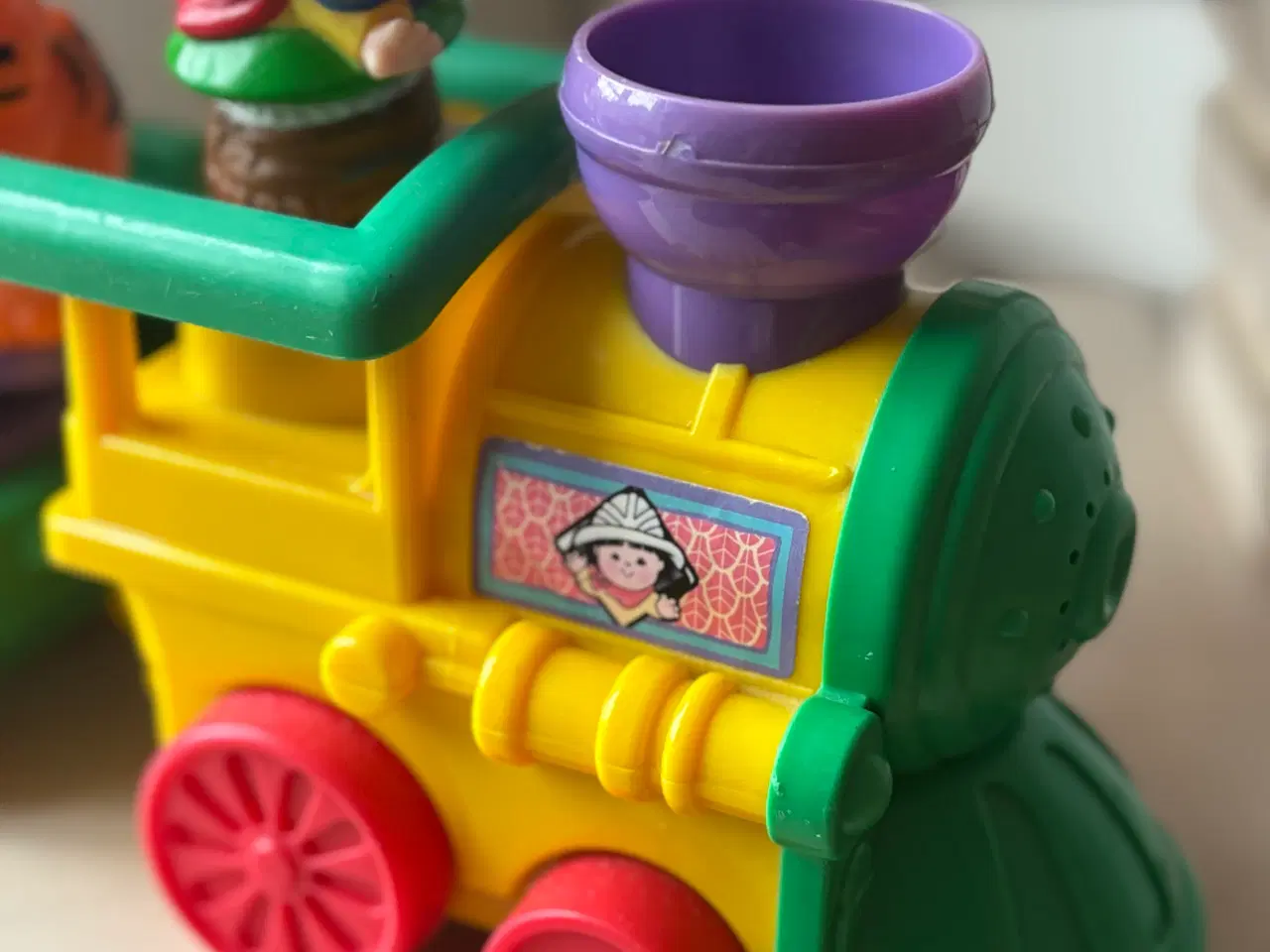 Billede 2 - Fisher-Price tog med dyr og lyd samt stableklodser