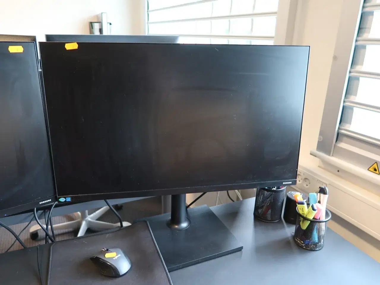 Billede 4 - 2 stk. computerskærme SAMSUNG F27T450FQR, tastatur og mus