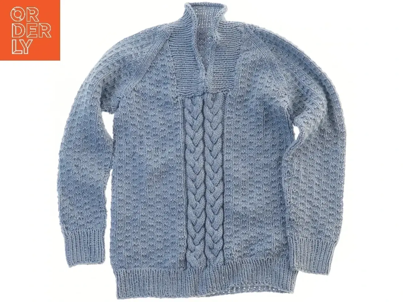 Billede 1 - Strikket trøje med fletmønster (str. bryst: 34 længde:50 cm)