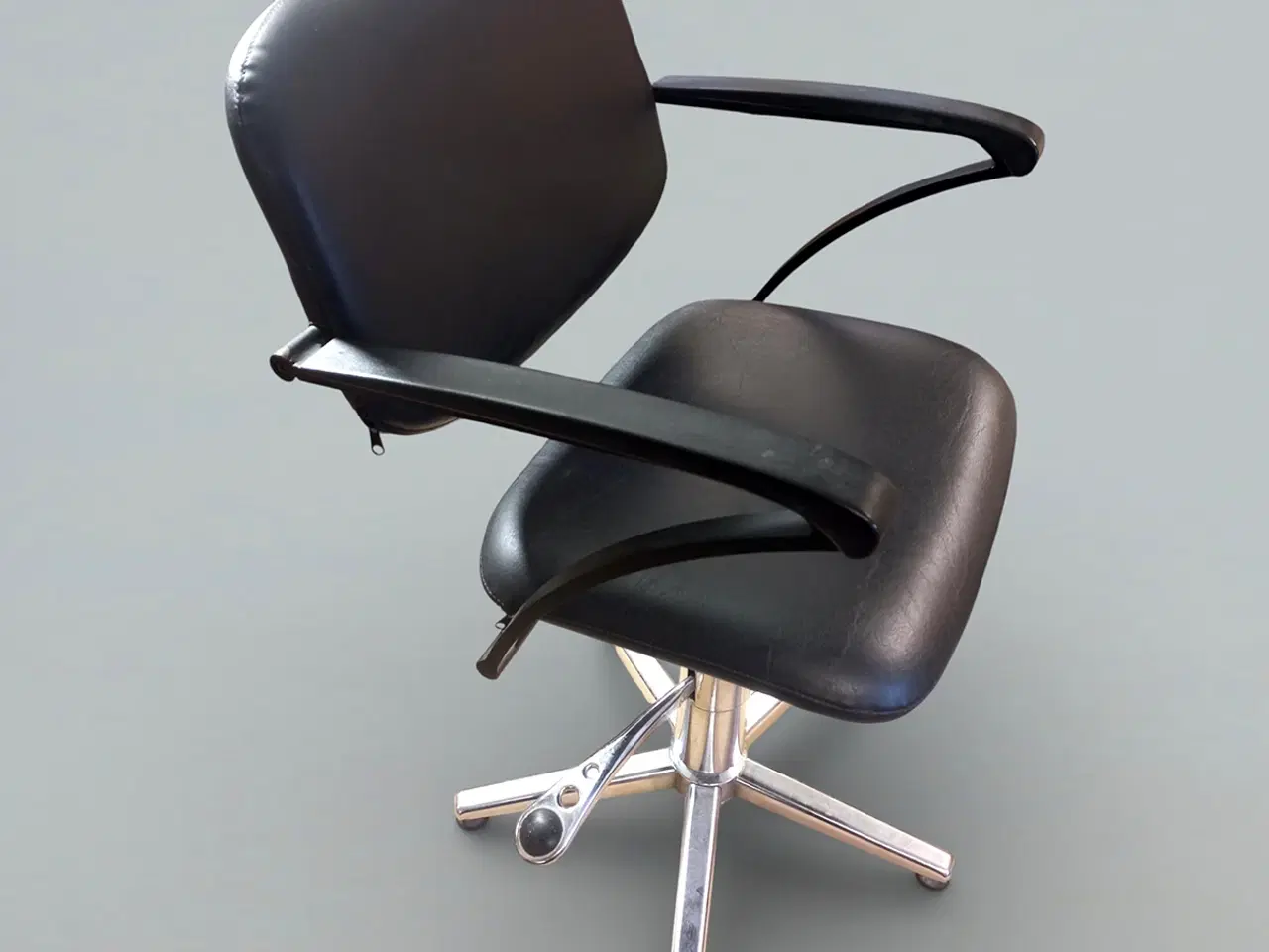 Billede 9 - Frisørstol i industrielt design – højdejusterbar